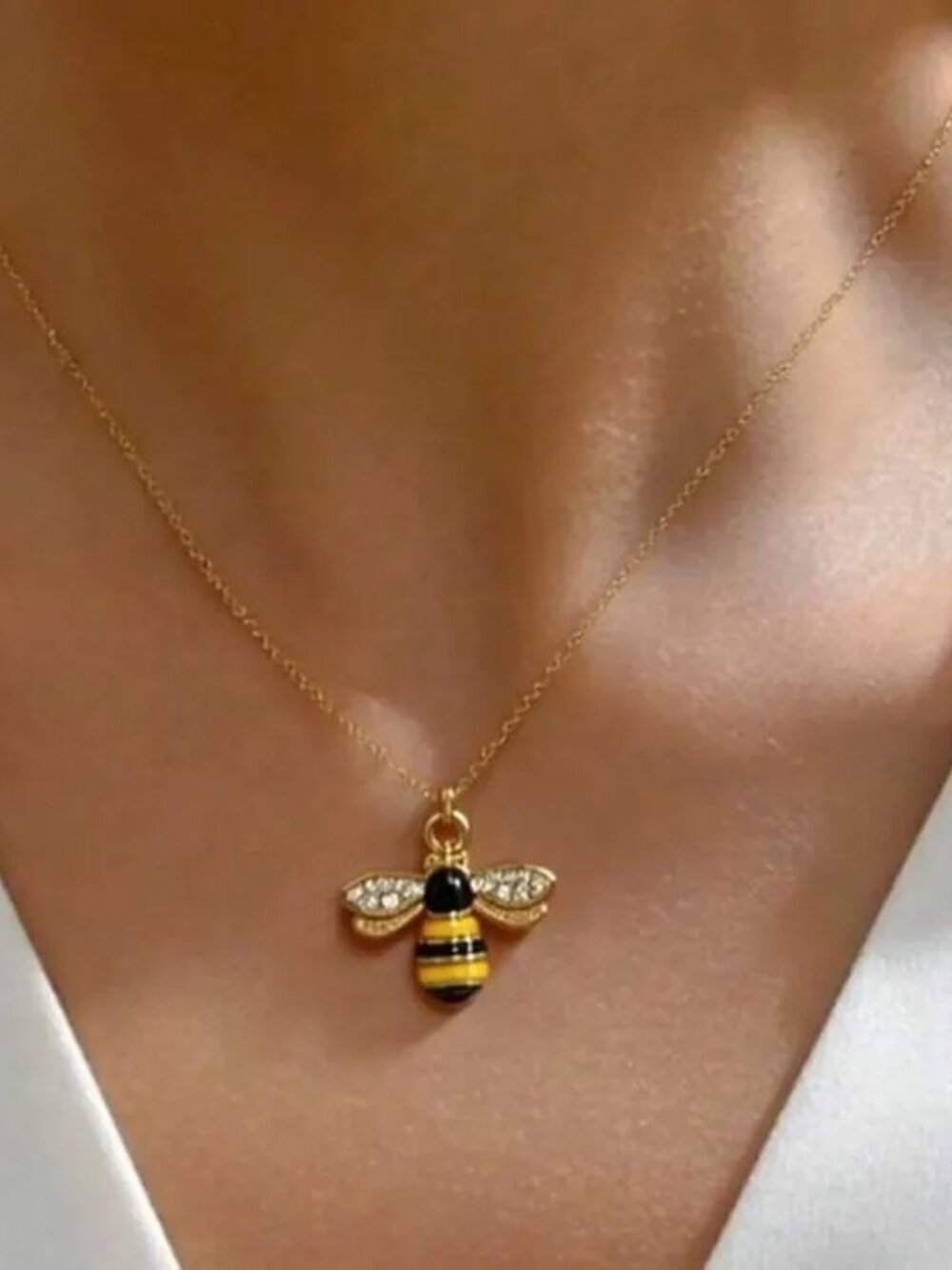 BeePendantNecklace1689